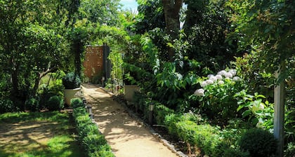 The Alchemist Retreat, Studio in Carterton