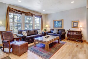 Smart TV, fireplace, Hulu, books