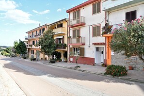 Exterior - Apartment "DaMaria" with Shared Garden, A/C & Wi-Fi (LOCERI)