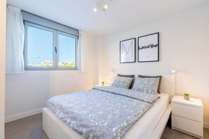 3 slaapkamers, een strijkplank/strijkijzer, gratis wifi, beddengoed