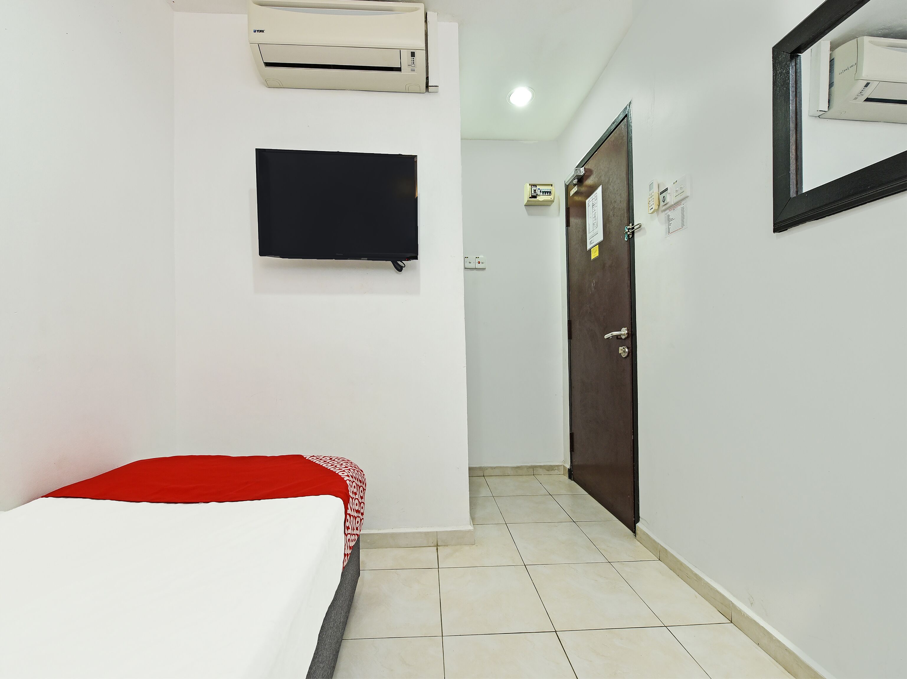 standard single room | desk, free wifi, bed sheets