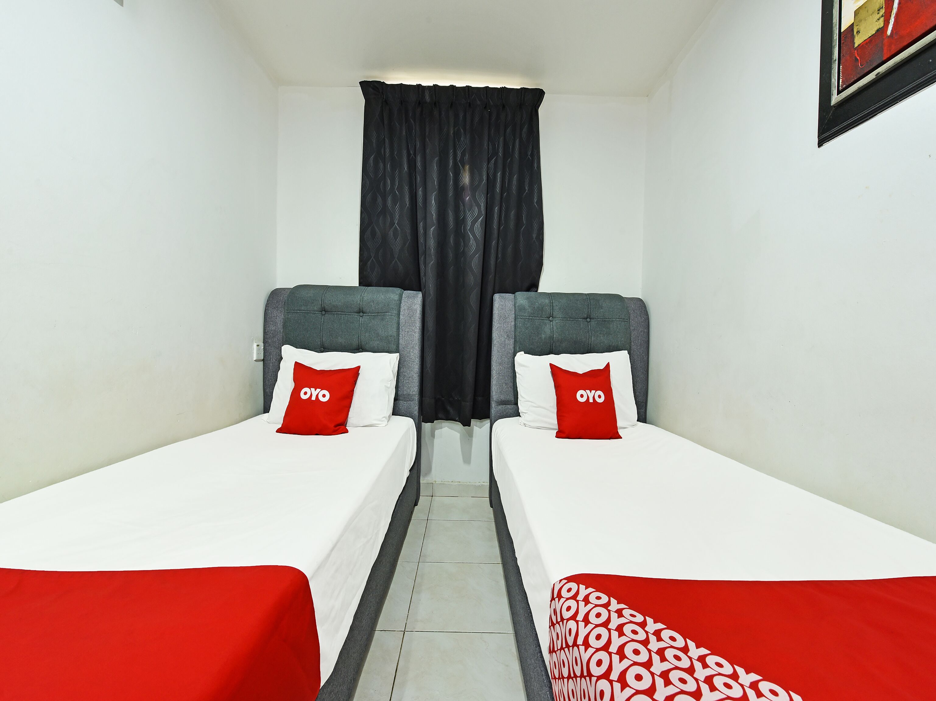 deluxe twin room | desk, free wifi, bed sheets