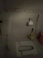 华丽双人房, 1 张双人床 | 浴室 | 淋浴设施、拖鞋、毛巾