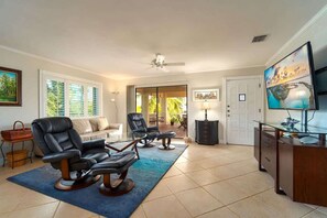 TV, offices - Tarpon Tales | Fantastic boating, pet-friendly (Big Pine Key)