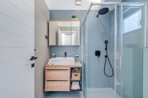 Free toiletries, hair dryer