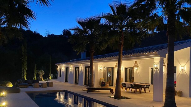 A modern villa with a swimming pool, outdoor seating, and well-lit windows. - Finca Loma La Tapia (Cómpeta)
