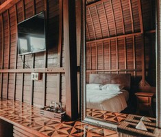 Wooden Suite Room | Escrivaninha, Wi-Fi de cortesia, roupa de cama