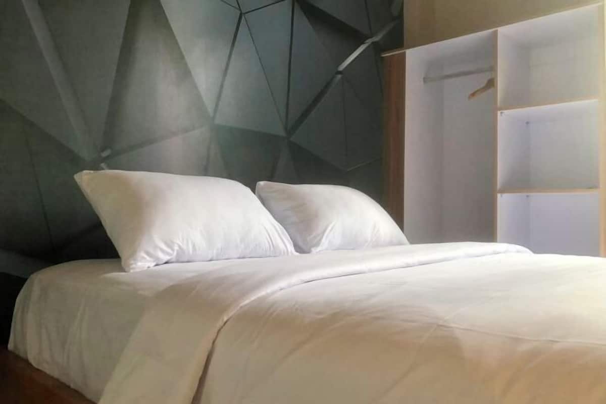 1 habitación, escritorio, wifi gratis y ropa de cama