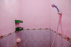 Standard Room, Private Bathroom | Bathroom | Shower, towels - Ijen Traveller Homestay (Banyuwangi)