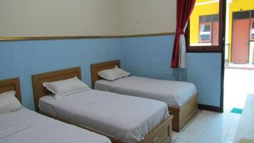 Phòng 3 Tiêu chuẩn | Bàn, truy cập Internet không dây miễn phí, bộ trải giường