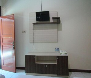1 bedroom, desk, free WiFi, bed sheets