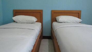 Quarto duplo standard | 1 quarto, escrivaninha, Wi-Fi de cortesia, roupa de cama