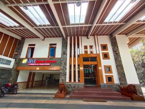 Exterior - Tirtasari Nice Guesthouse 2 (Bandung)