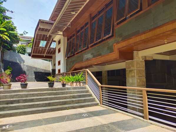 Exterior - Tirtasari Nice Guesthouse 2 (Bandung)