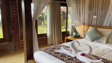 1 Bedroom Villa Glass Wooden House | 1 bedroom, in-room safe, bed sheets
