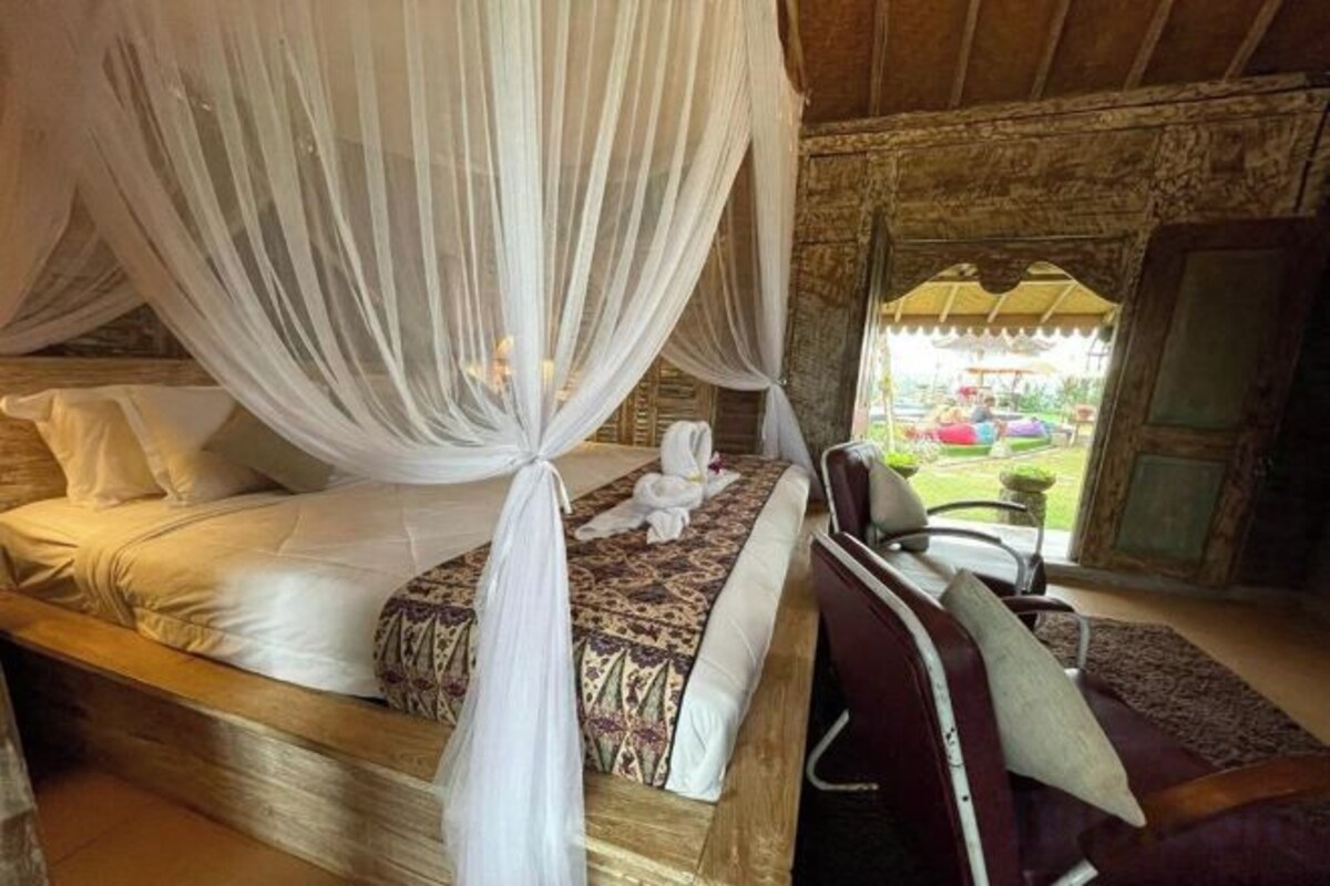 1 dormitorio, caja fuerte, ropa de cama