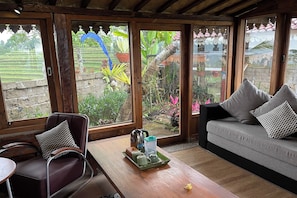 1 Bedroom Villa Glass Wooden House | 1 bedroom, in-room safe, bed sheets - KTS - Kubu Tepi Sawah (Pupuan)