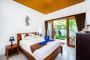 Escritorio, wifi gratis y ropa de cama 