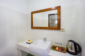Habitación doble estándar | Lavabo en el baño