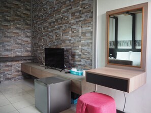 Deluxe Double Room | Desk, free WiFi, bed sheets - The Resort Romklao (Bangkok)