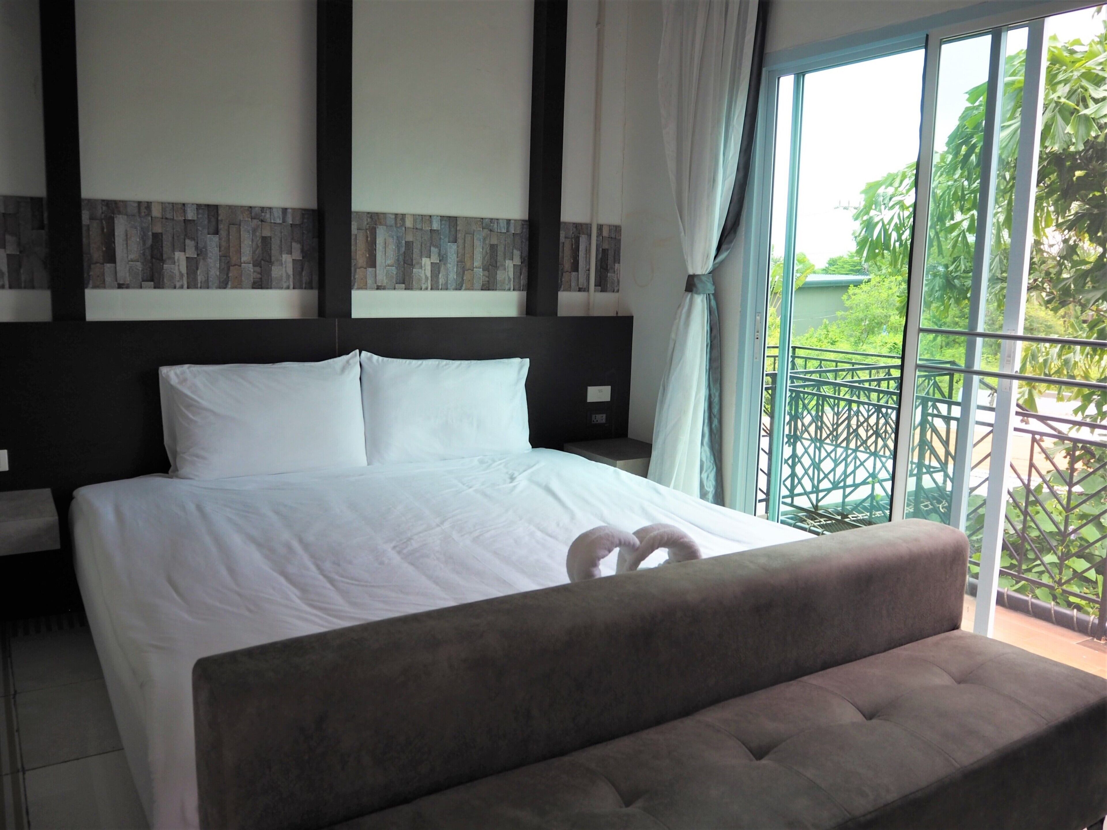 Deluxe Double Room | Desk, free WiFi, bed sheets