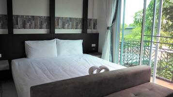 Deluxe Double Room | Desk, free WiFi, bed sheets