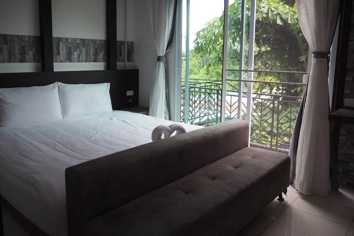 Quarto casal luxo | Escrivaninha, Wi-Fi de cortesia, roupa de cama