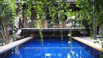 Kolam renang terbuka