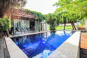 Hồ bơi ngoài trời 