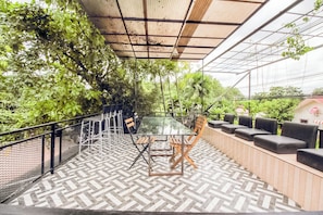 Outdoor dining - The Resort Romklao (Bangkok)