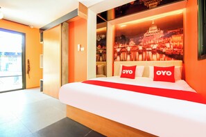 Desk, free WiFi, bed sheets - The Resort Romklao (Bangkok)