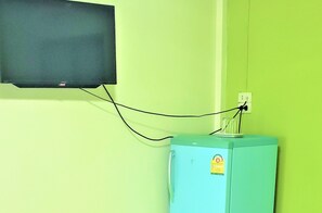 Kamar Double Ekonomi | Brankas, meja kerja, Wi-Fi gratis, dan seprai linen