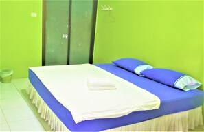Kamar Double Ekonomi | Brankas, meja kerja, Wi-Fi gratis, dan seprai linen