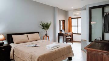 Apartment | Desk, bed sheets