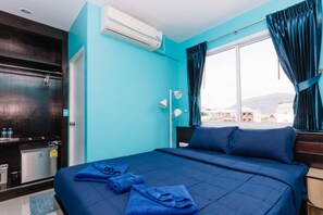 Standard Double Room | In-room safe, desk, bed sheets - Patong Blue Hotel Sha (Patong)