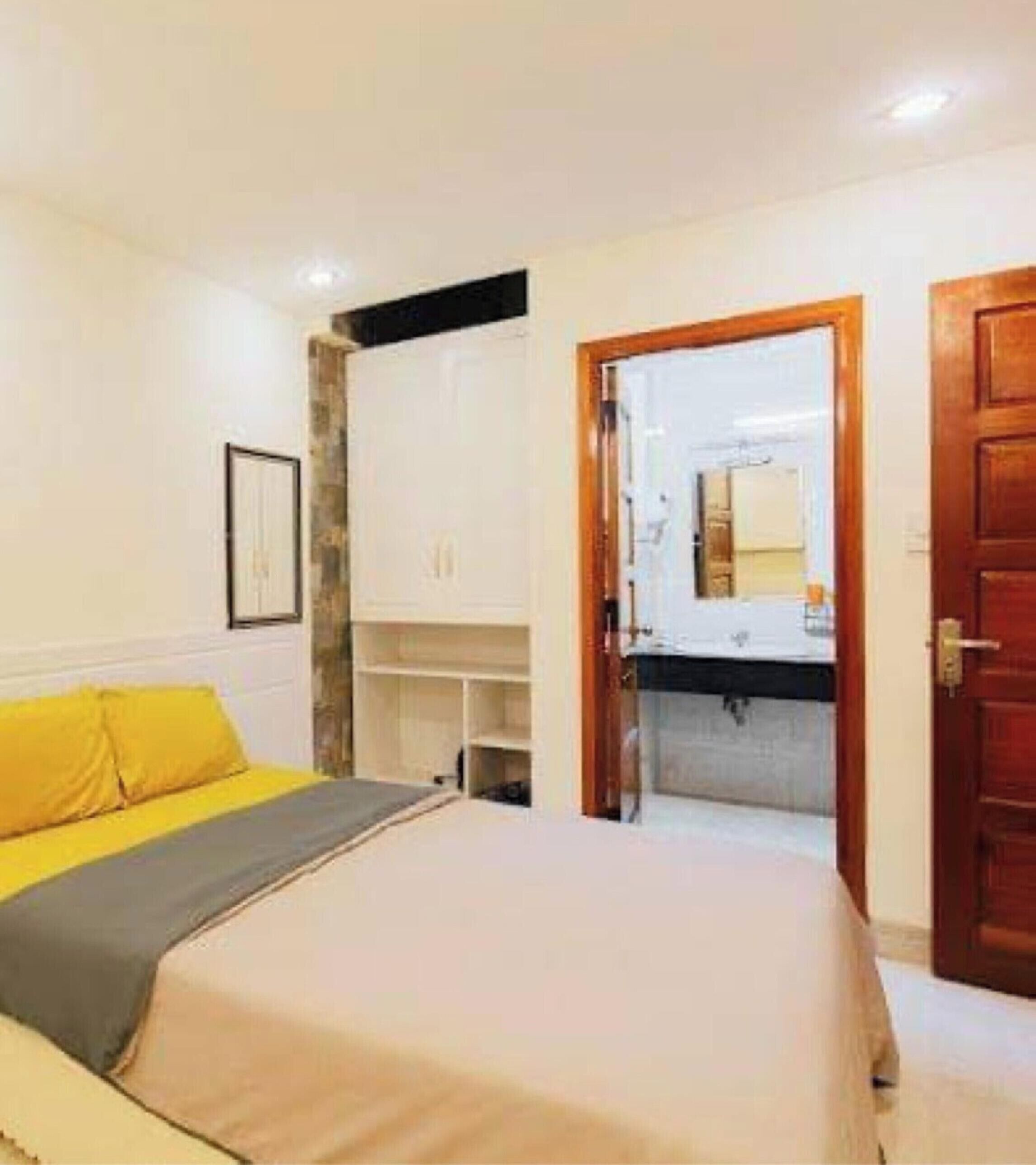 Desk, free WiFi, bed sheets