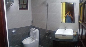 Schreibtisch, kostenloses WLAN, Bettwäsche