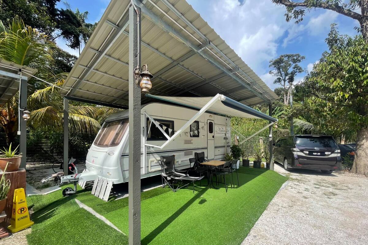Caravan | 1 bedroom, desk, bed sheets