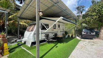 1 bedroom, desk, bed sheets