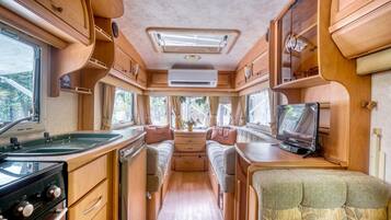 1 bedroom, desk, bed sheets