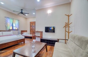 Chalet (Wooden) | 1 camera, una scrivania, lenzuola