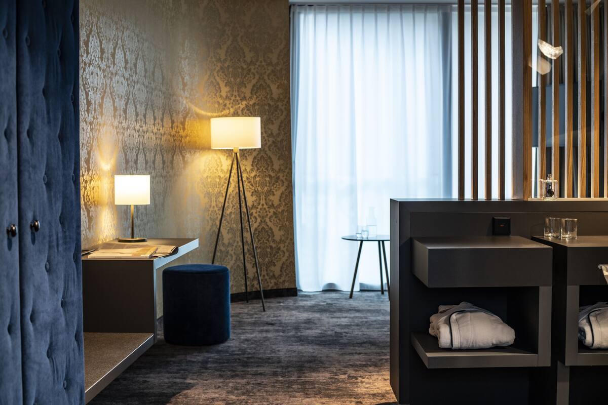 Desk, laptop workspace, free WiFi, bed sheets