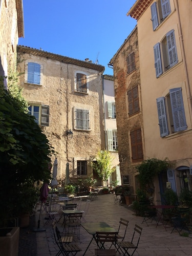 The Bastide of Villecroze 