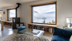 TV connectée, cheminée, lecteur de DVD, vidéothèque