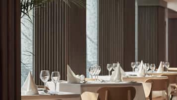 4 restaurantes; se sirven desayunos