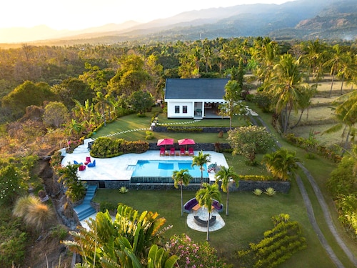 Villa Bloom by Villa Finder