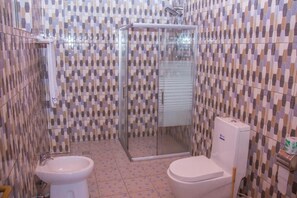 Room, 1 Bedroom | Bathroom
