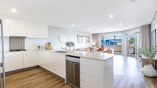 Footprints 1, 6-10 Market Street - Surfside Apartments