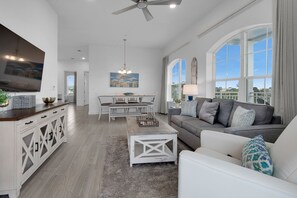 Smart TV - Gulf Place Top Floor Corner Balcony with Ocean View (Santa Rosa Beach)