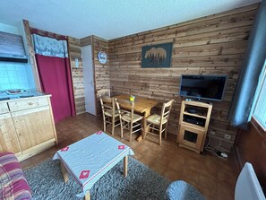 Smart TV, video games, DVD player, books